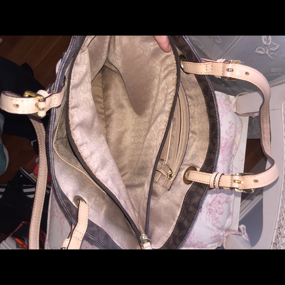 PRICE REDUCED‼️Michael Kors signature tote bag - Picture 4 of 8